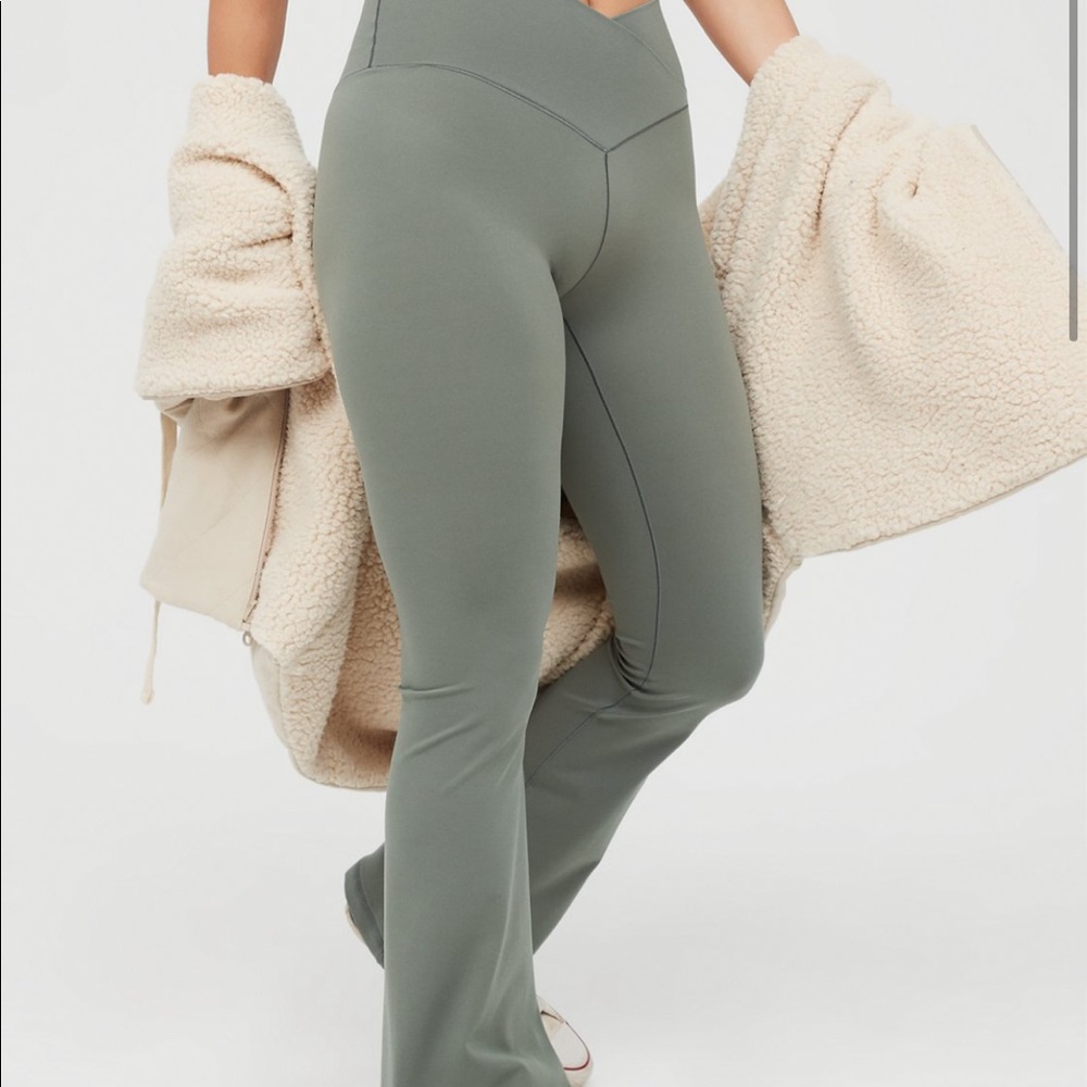 Crossover flared leggings